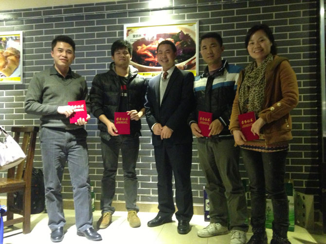  告別2013迎接2014,卓石公司團隊年終聚餐,一起探討企業(yè)發(fā)展戰(zhàn)略與品嘗舌尖上的美味，非常感謝大家一直以來對卓石公司的支持，2014年我們會更加努力，會做得更好！